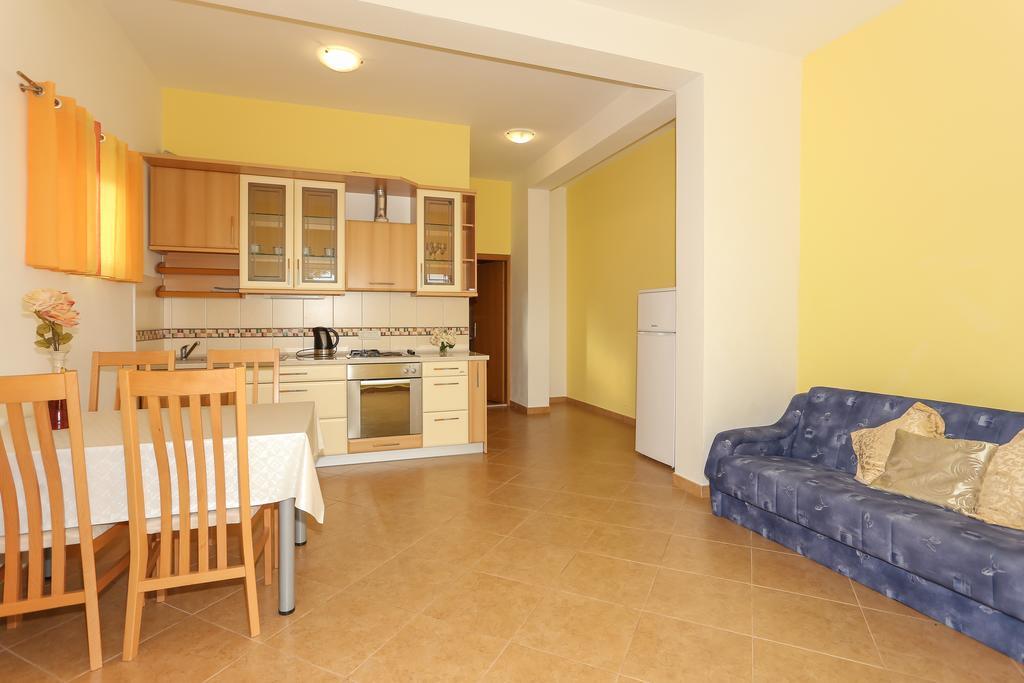 Apartments Meri เซเกต วรันยีชา ภายนอก รูปภาพ